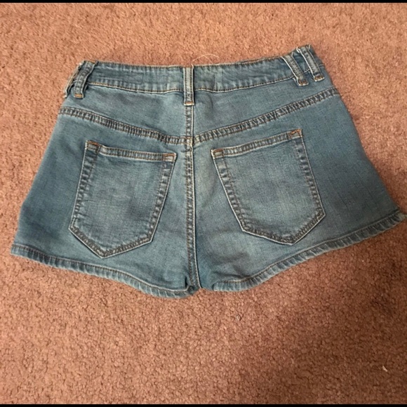 Bullhead Denim Shorts!! 🌺 - Picture 2 of 3